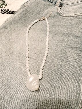 Loft Shell Pearl Necklace
